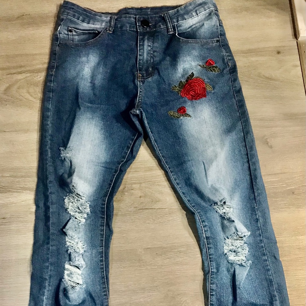 Mens skinny stressed ripped jeans with a chic red rose